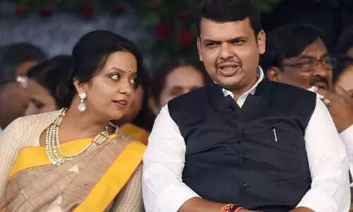 ഭാര്യയെ കരുവാക്കി രാഷ്ട്രീയ ഭാവി തകർക്കാൻ ശ്രമമെന്ന്​ ദേ​വേ​ന്ദ്ര ഫഡ്​നാവിസ്