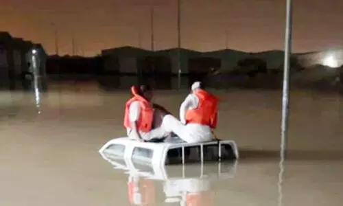 മഴവെള്ളത്തിൽ മുങ്ങിയ വാഹനത്തിൽനിന്ന്​ മൂന്നുപേരെ രക്ഷപ്പെടുത്തി