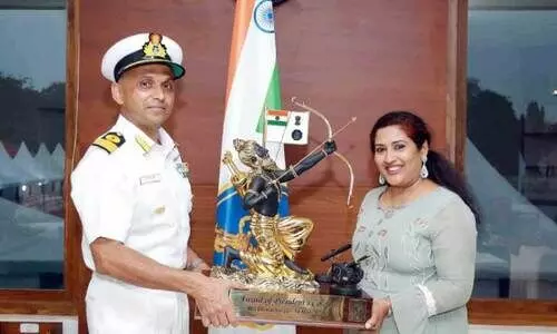 രാഷ്ട്രപതിക്കുള്ള ശിൽപം രൂപകൽപന ചെയ്തത് പ്രീതി പ്രകാശ് പറക്കാട്ട് രാഷ്ട്രപതിക്കുള്ള ശിൽപം രൂപകൽപന ചെയ്തത് പ്രീതി പ്രകാശ് പറക്കാട്ട്