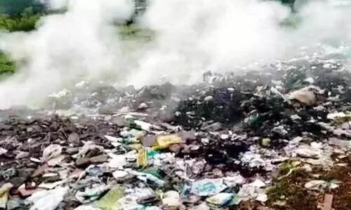 തൃക്കാക്കരയിൽ പ്ലാസ്റ്റിക് മാലിന്യത്തിന് വീണ്ടും തീപിടിച്ചു