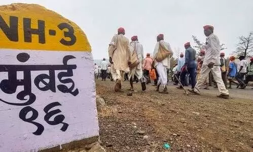 സർക്കാർ ഉത്തരവ്​ കാത്ത്​ പാതിവഴിയിൽ മഹാരാഷ്ട്രയിലെ കർഷകർ