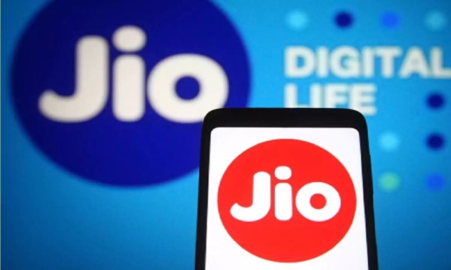 നാലുപേർക്ക് ഉപയോഗിക്കാനാവുന്ന 696 രൂപയുടെ പ്ലാനുമായി ജിയോ