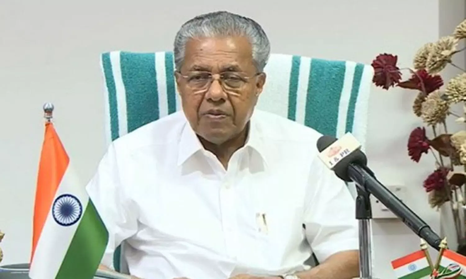 ഐ.ടി വ്യവസായത്തിന്റെ മുന്നേറ്റത്തിനായി വിദഗ്ധരുടെ അഭിപ്രായം തേടി മുഖ്യമന്ത്രി