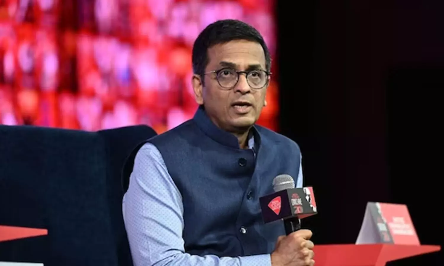 dy chandrachud 897876