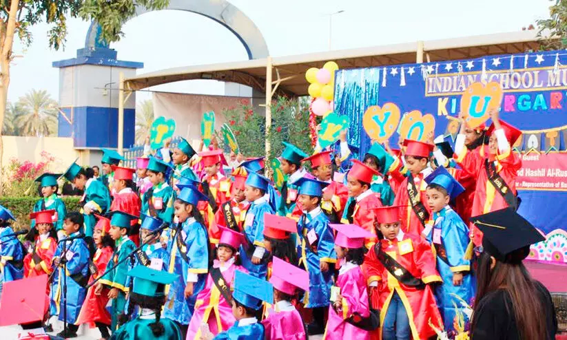 വർണാഭമായി മുലദ ഇന്ത്യന് സ്കൂളില് കെ.ജി ഗ്രാജ്വേഷന് വർണാഭമായി മുലദ ഇന്ത്യന് സ്കൂളില് കെ.ജി ഗ്രാജ്വേഷന്