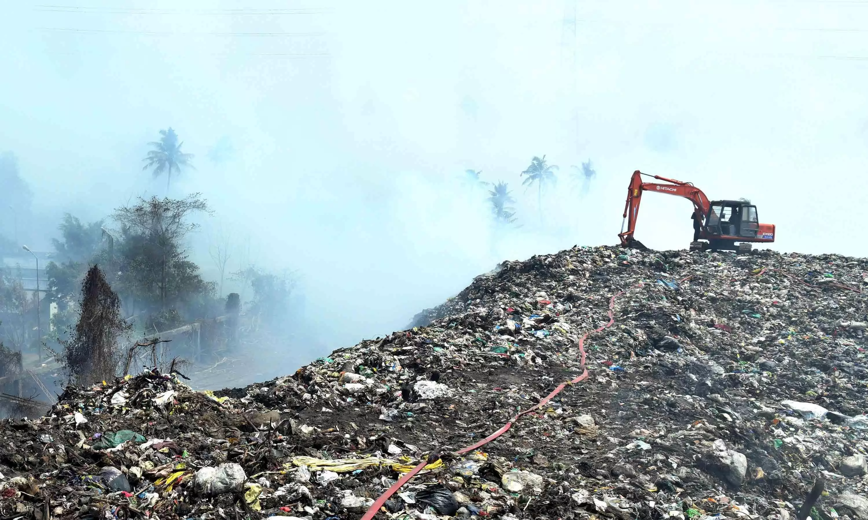 ച​വ​റു​കൂ​ന​യി​ൽ ന​മ്മു​ടെ ജീ​വി​തം