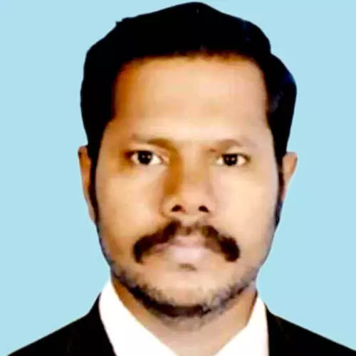 ബൈ​ക്കി​ൽ​നി​ന്ന് വീ​ണ് മ​രി​ച്ചു