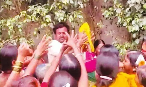 ബി.ജെ.പി കൺവെൻഷനിൽ ബ്ലൗസ്​ തുണിക്കായി വനിതകളുടെ പിടിവലി