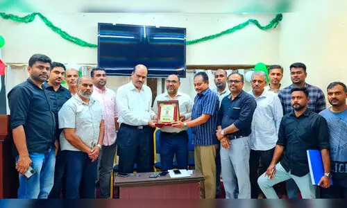 യാ​ത്ര​യ​യ​പ്പ് ന​ൽ​കി