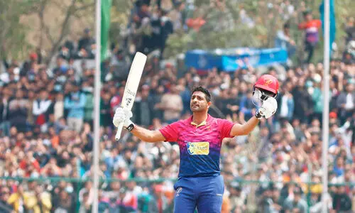 അ​തി​വേ​ഗ സെ​ഞ്ച്വ​റി​യു​മാ​യി ആ​സി​ഫ്​