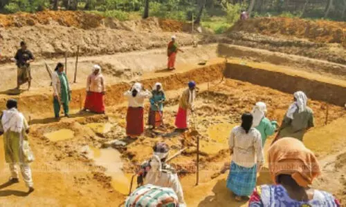 വേനലിനെ നേരിടാൻ 2,000 കുളങ്ങളുമായി ഗ്രാമീണ തൊഴിലുറപ്പ് പദ്ധതി