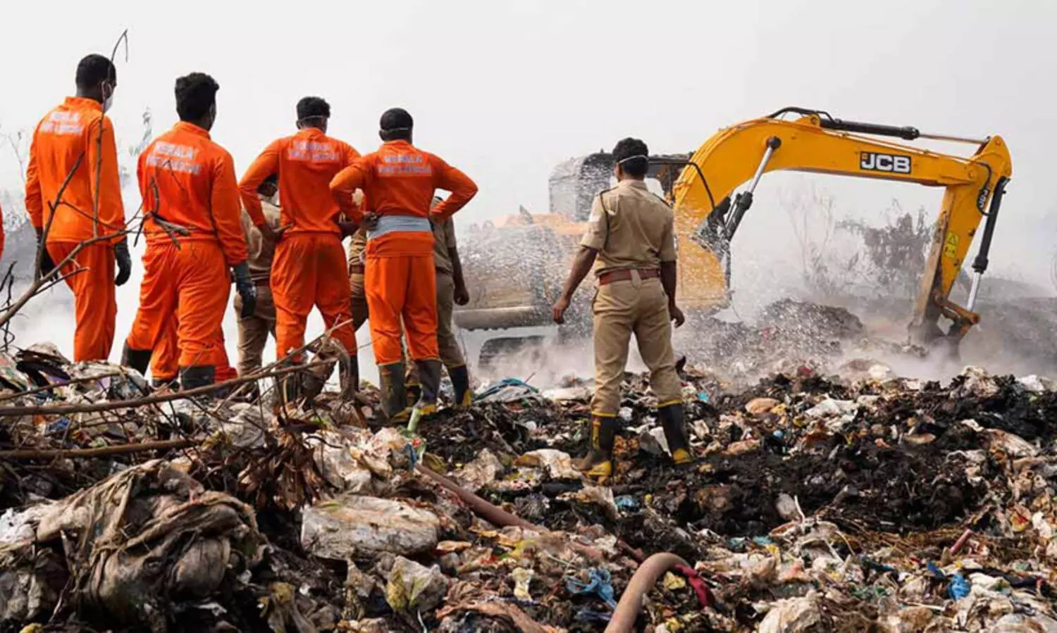 ബ്രഹ്മപുരം: കോർപറേഷനിൽ പ്ലാസ്റ്റിക് മാലിന്യനീക്കം പുനരാരംഭിച്ചു