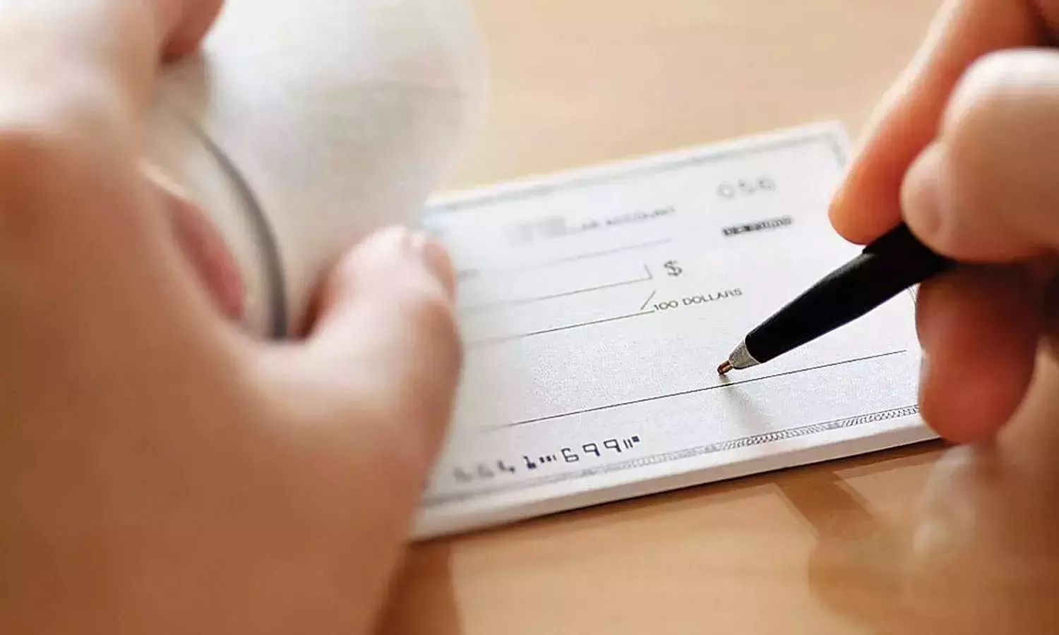 അസം ചലച്ചിത്ര അവാർഡ് ജേതാക്കൾക്ക് നൽകിയ ചെക്കുകൾ സർക്കാർ അക്കൗണ്ടിൽ പണമില്ലാത്തതിനെ തുടർന്ന്​ മടങ്ങി