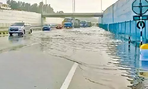 ഒറ്റമഴ: ബംഗളൂരു അതിവേഗപാത വെള്ളത്തിലായി