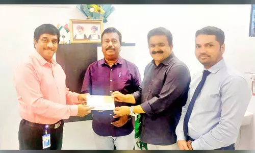 പ്രിവിലേജ് കാർഡ് വിതരണം ചെയ്​തു