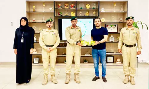 കളഞ്ഞുകിട്ടിയ 1.10 ലക്ഷം ദിർഹം പൊലീസിൽ ഏൽപിച്ചയാൾക്ക് ആദരം