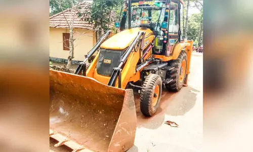 മണ്ണ് ഖനനം: മൂന്നുപേർ അറസ്റ്റിൽ