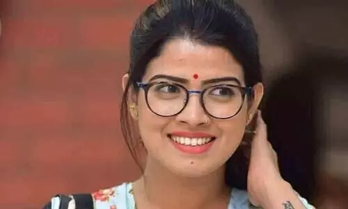 Singer Amrutha Suresh Opens Her Head Injury