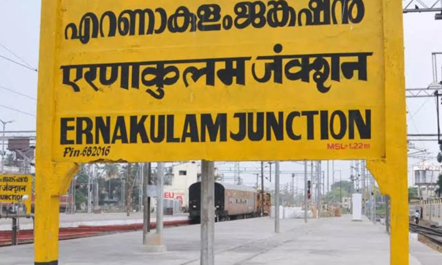 ഫോണിൽ തുടരെ അശ്ലീല കോൾ; റെയിൽവേ ശുചിമുറിയിൽ ഫോൺ നമ്പർ എഴുതിയയാളെ സ്വന്തം നിലക്ക് കണ്ടെത്തി വീട്ടമ്മ