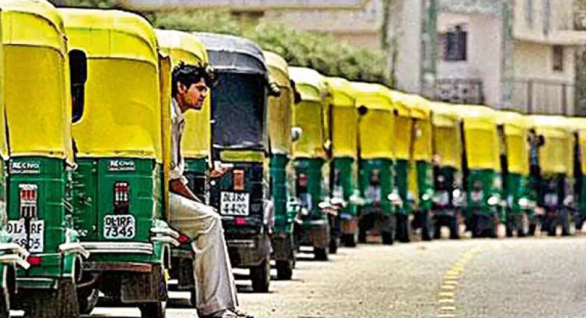 ബൈ​ക്ക്​ ടാ​ക്സി​ക​ളെ നി​യ​ന്ത്രി​ക്ക​ണം; ഓ​ട്ടോ​ തൊ​ഴി​ലാ​ളി​ക​ൾ  ഇ​ന്ന്​ പ​ണി​മു​ട​ക്കും