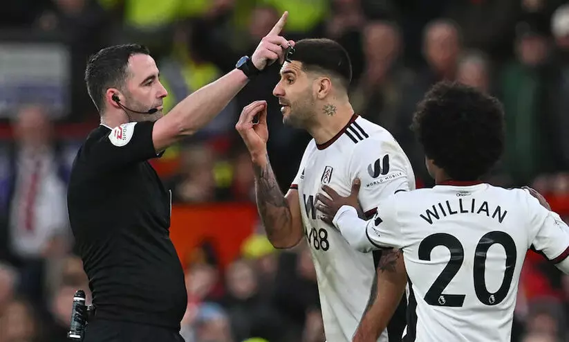 രണ്ടു താരങ്ങൾക്കും കോച്ചിനും റെഡ്കാർഡ്; എഫ്.എ കപ്പിൽ യുനൈറ്റഡിന്റെ സെമി പ്രവേശനം നാടകീയതകൾക്കൊടുവിൽ