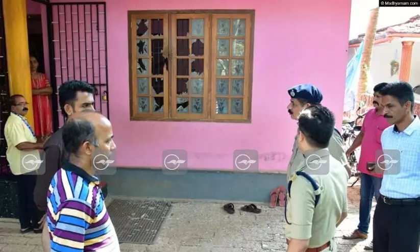 കല്യാശ്ശേരിയിൽ വ്യാപാരിയുടെ വീടിന് നേരെ ബോംബേറ്