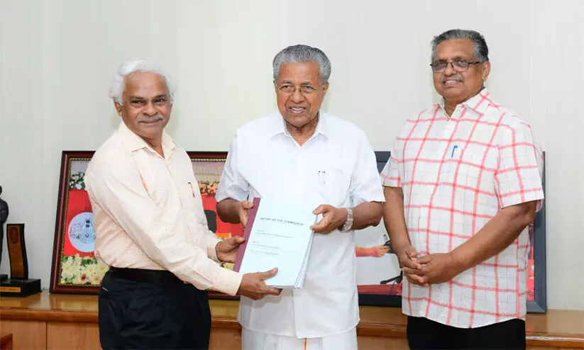 പൊലീസ് പർച്ചേസ് പ്രൊസീജിയർ കമ്മിറ്റി റിപ്പോർട്ട് സമർപ്പിച്ചു പൊലീസ് പർച്ചേസ് പ്രൊസീജിയർ കമ്മിറ്റി റിപ്പോർട്ട് സമർപ്പിച്ചു