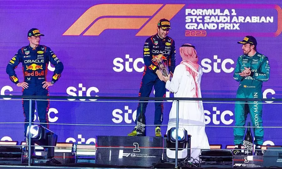 ഫോർമുല വൺ കാറോട്ട മത്സരം: മെക്സിക്കൻ താരം സെർജിയോ പെരസിന് കിരീടം ഫോർമുല വൺ കാറോട്ട മത്സരം: മെക്സിക്കൻ താരം സെർജിയോ പെരസിന് കിരീടം