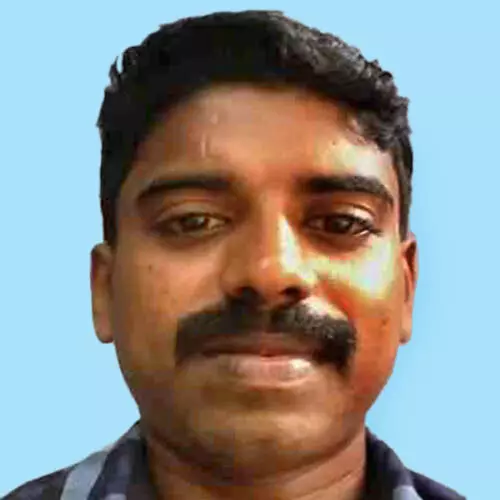 ഓ​ട്ടോ​യും കാ​റും കൂ​ട്ടി​യി​ടി​ച്ച് യു​വാ​വ് മ​രി​ച്ചു; ഭാ​ര്യ​ക്കും ര​ണ്ട് മ​ക്ക​ള്‍ക്കും പ​രി​ക്ക്