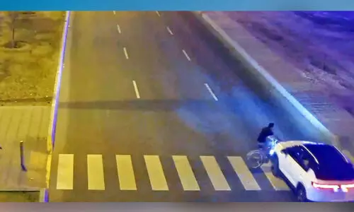 റോഡ് സുരക്ഷ; കാല്നടയാത്രികരുടെയും ഡ്രൈവര്മാരുടെയും കൂട്ടുത്തരവാദിത്തം റോഡ് സുരക്ഷ; കാല്നടയാത്രികരുടെയും ഡ്രൈവര്മാരുടെയും കൂട്ടുത്തരവാദിത്തം