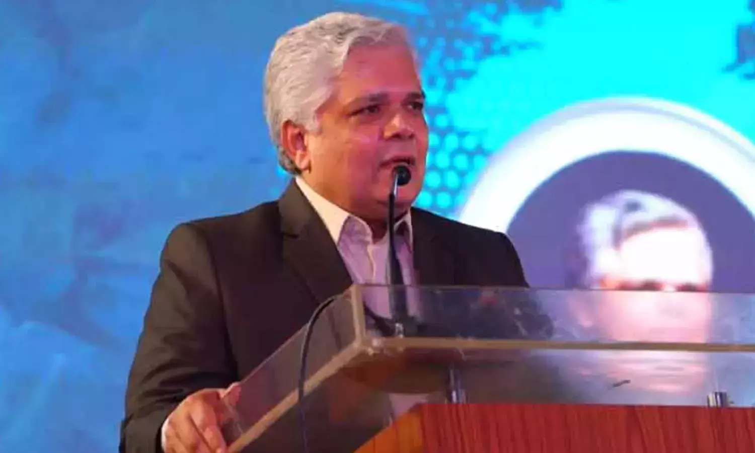 വാഹനമോടിക്കുന്നവർ മറ്റുള്ളവരെക്കൂടി ഒന്ന്​ പരിഗണിക്കണം -ജസ്റ്റിസ് ദേവൻ രാമചന്ദ്രൻ; ‘താങ്ക്സ്​, സോറി, പ്ലീസ്’​ കാമ്പയിന്​ തുടക്കം