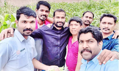 മ​രു​ഭൂ​മി​യി​ൽ പ​ച്ച​ക്ക​റി നൂ​റു​മേ​നി വി​ള​യി​ച്ച്​ പ്ര​വാ​സി​ക​ൾ