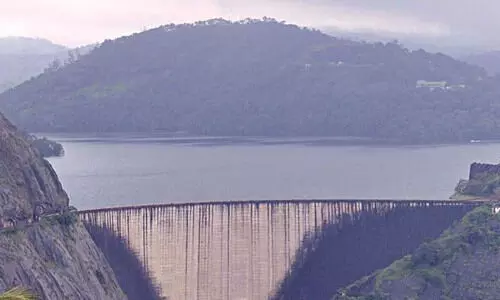 ഇടുക്കി അണക്കെട്ടിലെ ജലനിരപ്പ് മുന്നിലൊന്നായി കുറഞ്ഞു