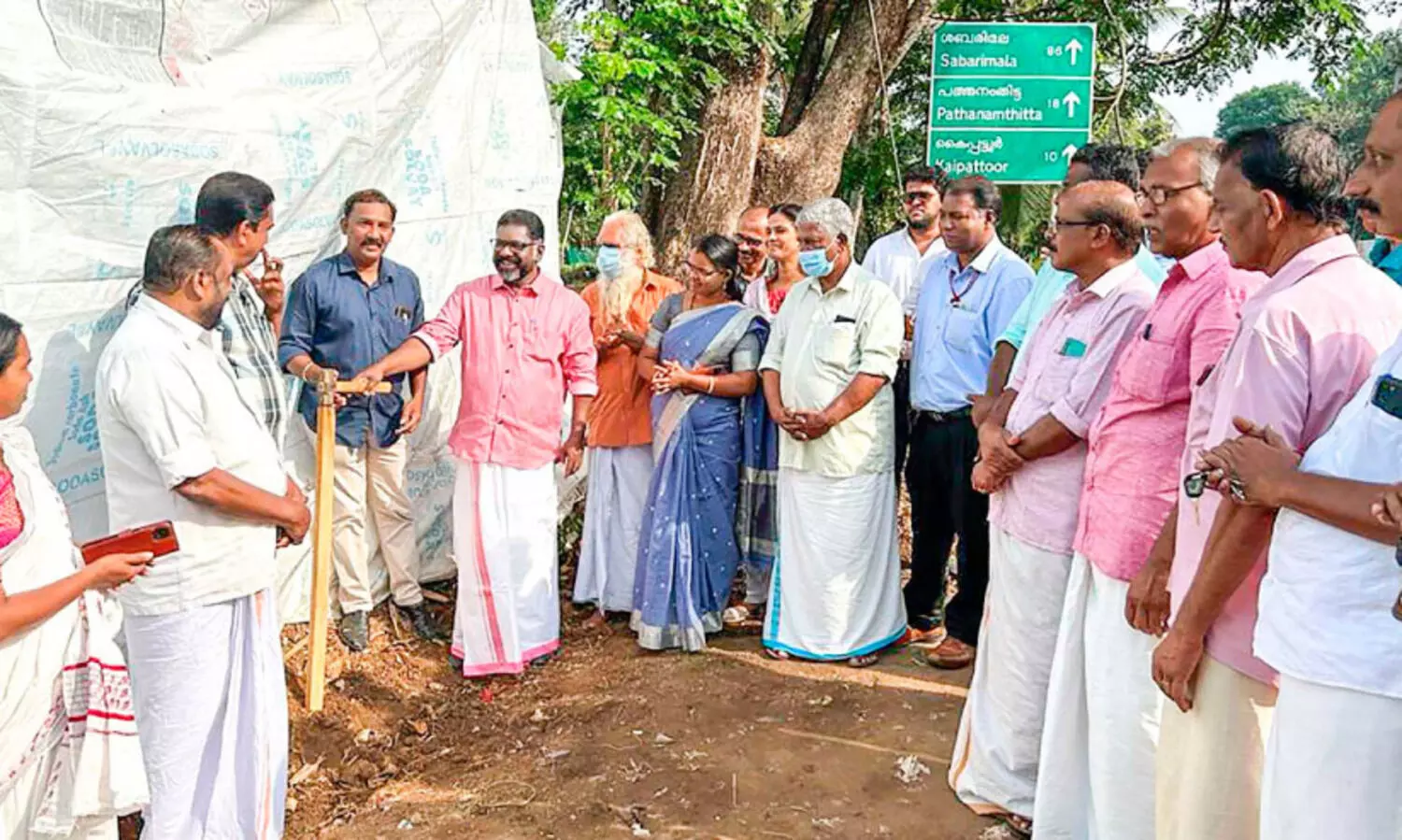 ഏ​ഴം​കു​ളം-​കൈ​പ്പ​ട്ടൂ​ർ റോ​ഡ് വി​ക​സ​നം