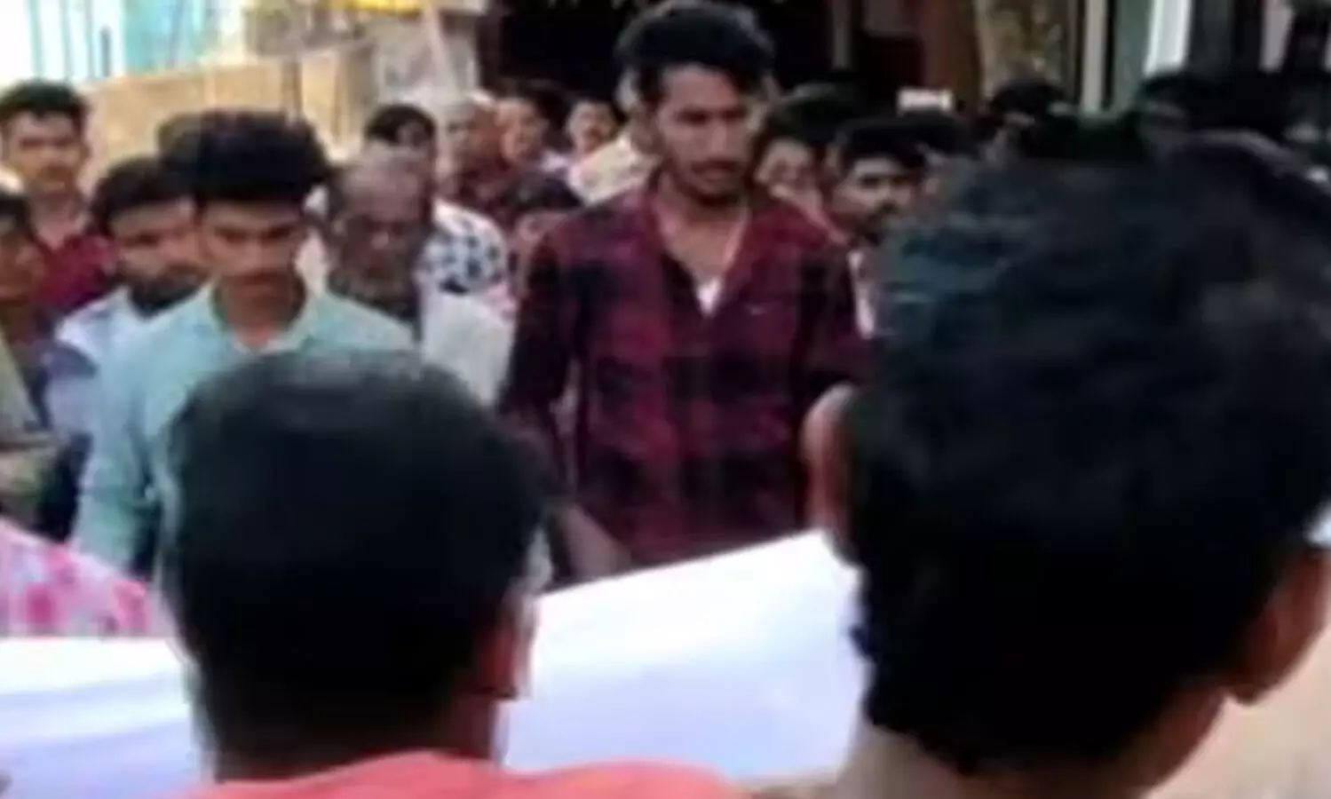 17കാരൻ മരിച്ചത് മയക്കുമരുന്ന് കുത്തിവെച്ചെന്ന് മാതാവ്: ‘സുഹൃത്തുക്കൾ അമിത അളവിൽ മയക്കുമരുന്ന് നൽകി’