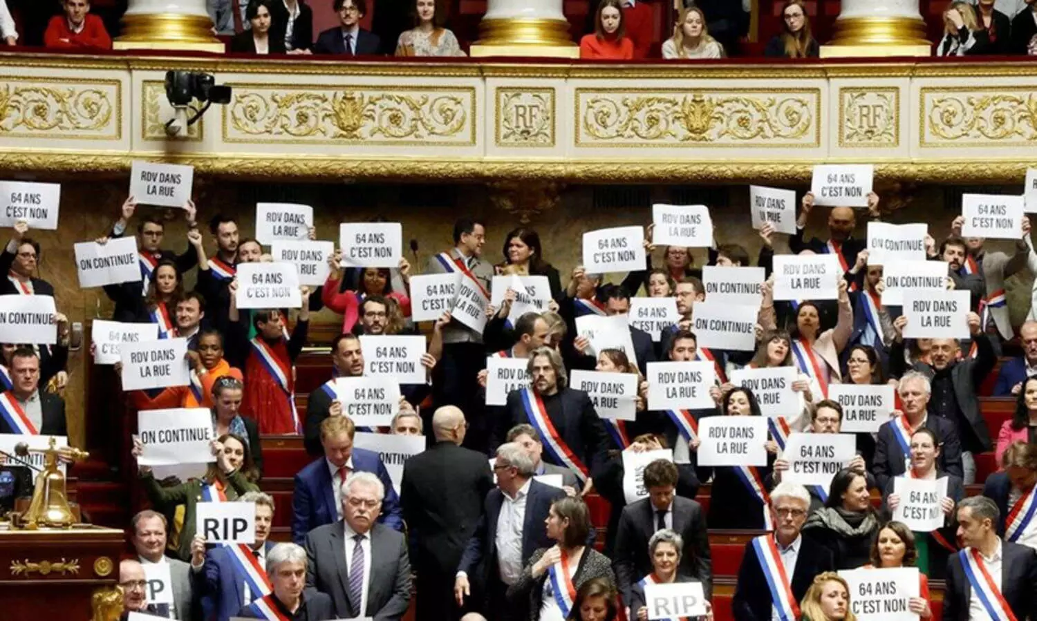 പെൻഷൻ പരിഷ്കരണം: അവിശ്വാസം അതിജീവിച്ച് ഫ്രഞ്ച് സർക്കാർ