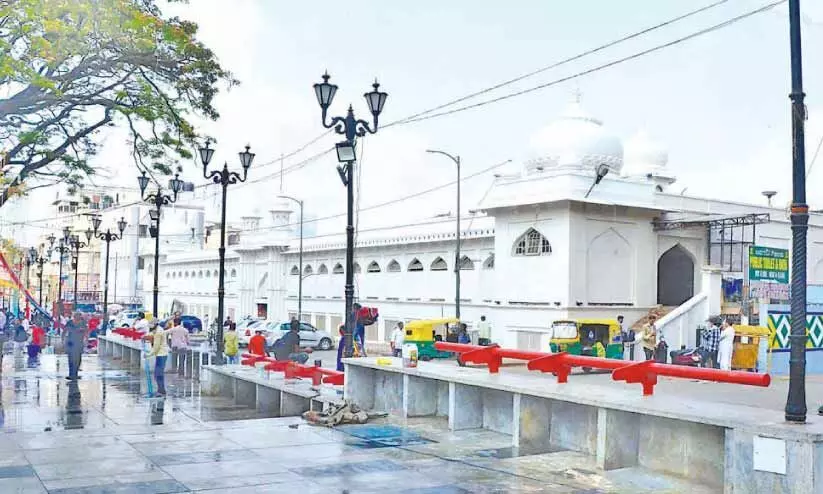 മി​ന്നി​മി​നു​ങ്ങി ചാ​ന്ദ്നീ ചൗ​ക്