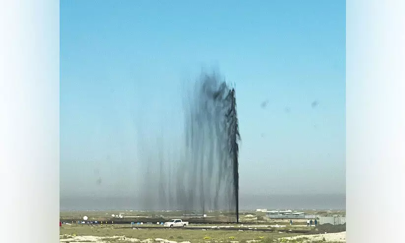 എ​ണ്ണ​ച്ചോ​ർ​ച്ച നി​യ​ന്ത്ര​ണ​വി​ധേ​യം