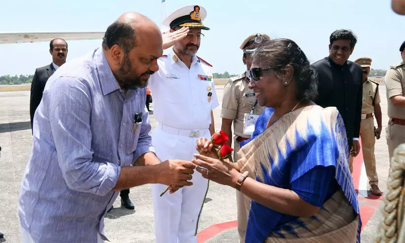 രാഷ്ട്രപതി ദ്രൗപദി മുര്‍മു ന്യുഡല്‍ഹിയിലേക്ക് മടങ്ങി