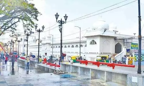 മി​ന്നി​മി​നു​ങ്ങി ചാ​ന്ദ്നീ ചൗ​ക്