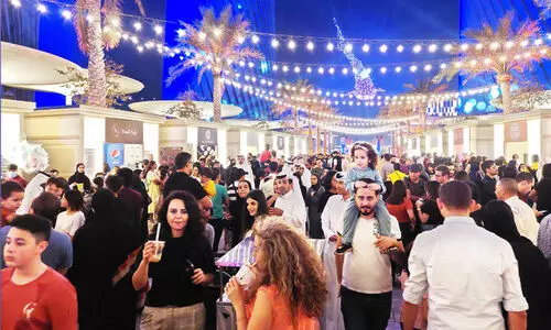 ആ​ഘോ​ഷ​ങ്ങ​ൾ​ക്ക് കൊ​ടി​യി​റ​ക്കം; വ്ര​ത​നാ​ളു​ക​ളി​ലേ​ക്ക്