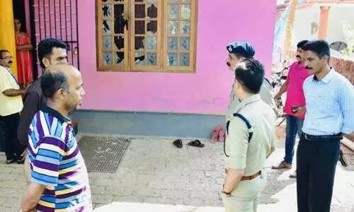 കല്യാശ്ശേരിയില്‍ വ്യാപാരിയുടെ വീടിനുനേരെ ബോംബേറ്