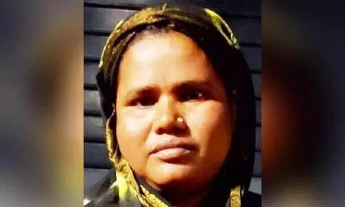 അ​ഞ്ച്​ കി​ലോ ക​ഞ്ചാ​വു​മാ​യി യു​വ​തി പി​ടി​യി​ല്‍