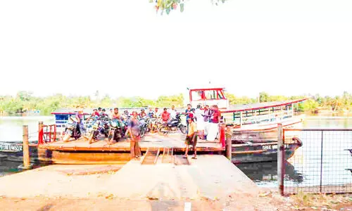 എരമല്ലൂർ-കുടപുറം ബോട്ട് ചങ്ങാടം എരമല്ലൂർ-കുടപുറം ബോട്ട് ചങ്ങാടം