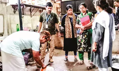 ശുചിത്വ പരിശോധന; കർക്കിടാംക്കുന്നിൽ രണ്ട്​ ഹോട്ടലുകൾ പൂട്ടി