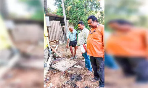 ആരോഗ്യവകുപ്പ് അധികൃതർ പരിശോധന നടത്തുന്നു