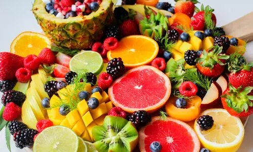 പച്ചക്കറികളും പഴവർഗങ്ങളും ധാരാളം കഴിക്കാം പച്ചക്കറികളും പഴവർഗങ്ങളും ധാരാളം കഴിക്കാം