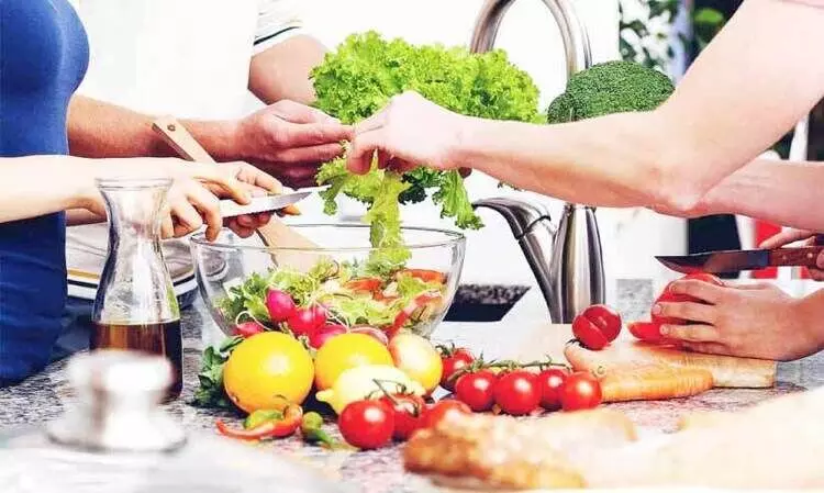 രോഗദുരിതങ്ങളില്ലാത്ത ആരോഗ്യ ജീവിതം ഉറപ്പാക്കാൻ നമ്മുടെ അടുക്കളയിലും ആരംഭിക്കാം ചില നല്ല ശീലങ്ങൾ...