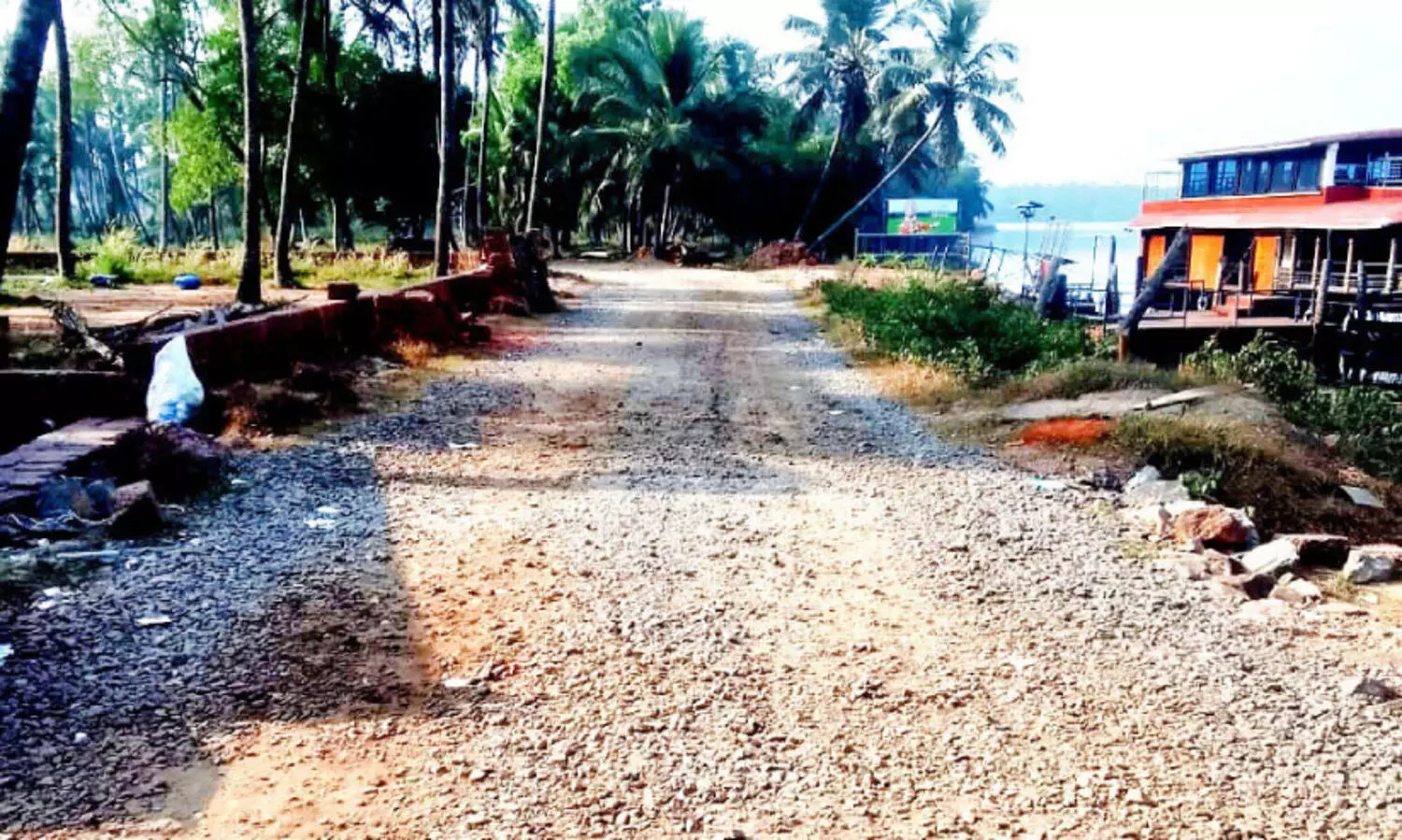 ഉദ്ഘാടനം ചെയ്ത് ഒരുമാസം പിന്നിട്ടു; കോട്ടപ്പുറം ഹൗസ് ബോട്ട് ടെർമിനൽ റോഡ് ടാറിങ് ആരംഭിച്ചില്ല