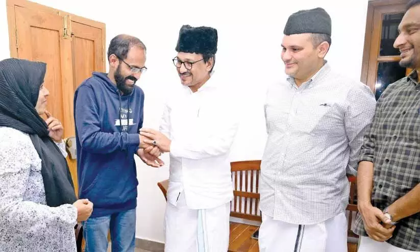 സിദ്ദീഖ് കാപ്പനും കുടുംബവും പാണക്കാട്ടെത്തി